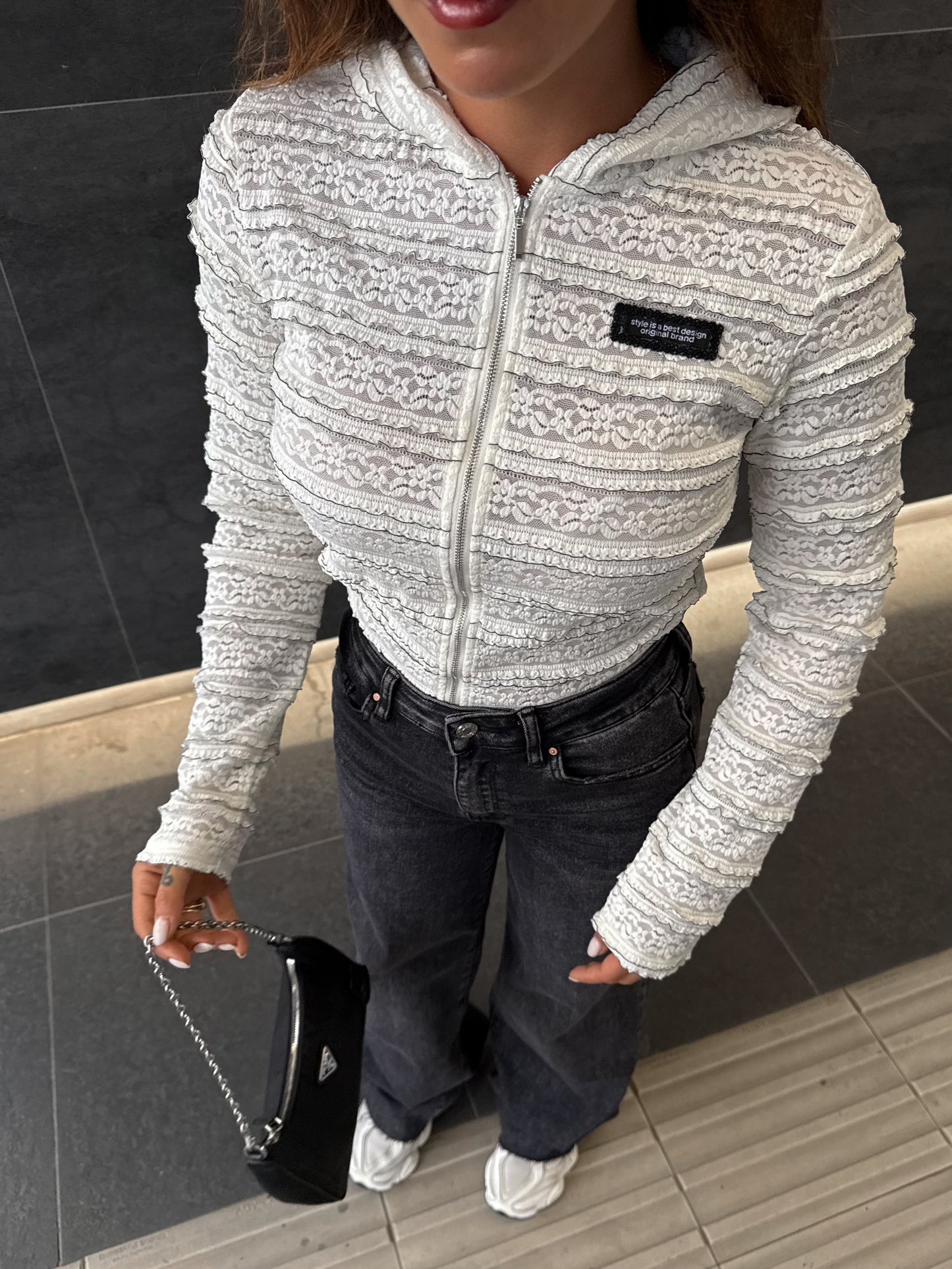 Felpa Ricamata Carola